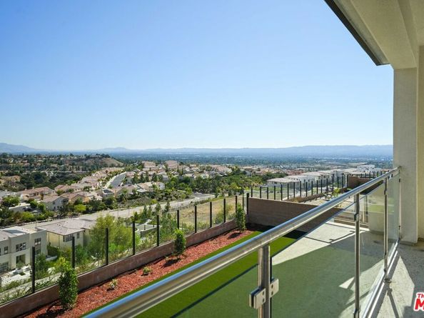 11818 N Hillsborough Lane, Porter Ranch CA 91326