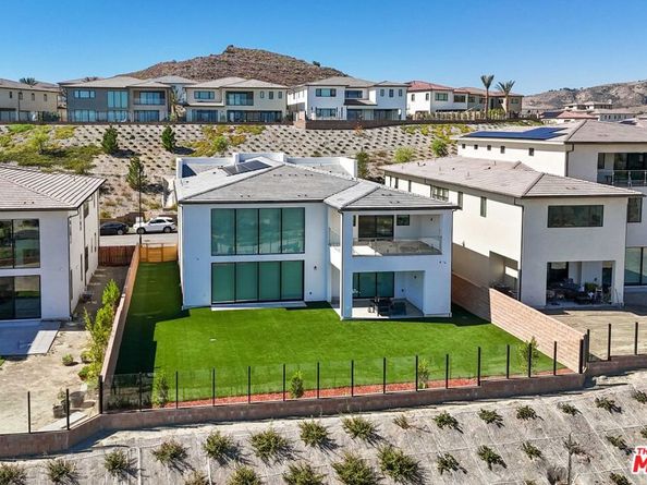 11818 N Hillsborough Lane, Porter Ranch CA 91326