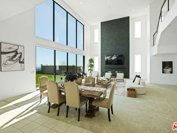 11818 N Hillsborough Lane, Porter Ranch CA 91326