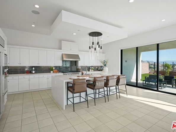 11818 N Hillsborough Lane, Porter Ranch CA 91326