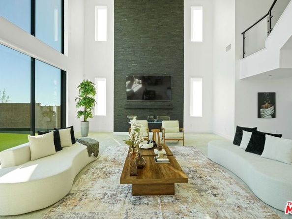 11818 N Hillsborough Lane, Porter Ranch CA 91326