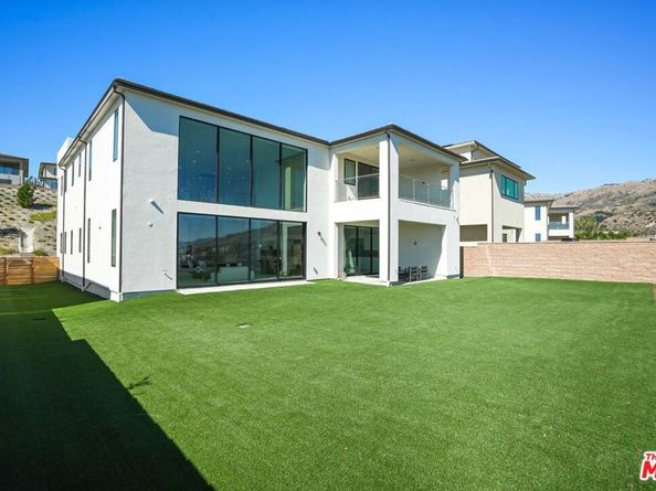 11818 N Hillsborough Lane, Porter Ranch CA 91326