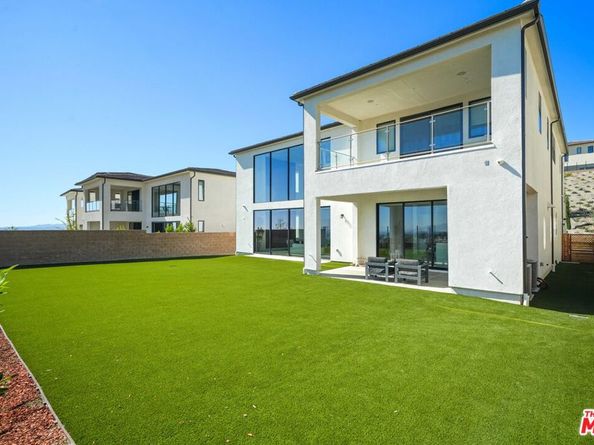 11818 N Hillsborough Lane, Porter Ranch CA 91326