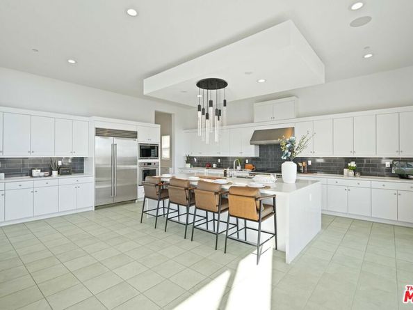 11818 N Hillsborough Lane, Porter Ranch CA 91326