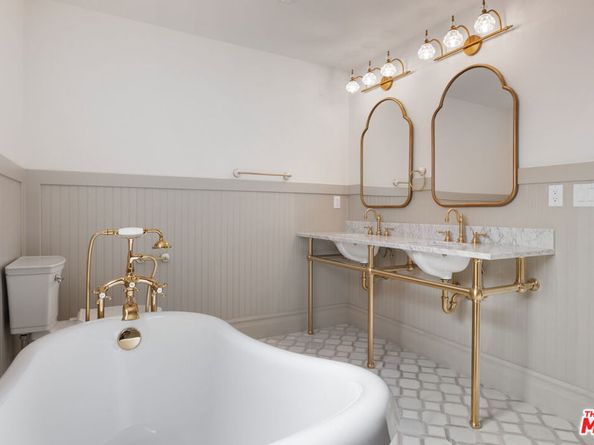 2180 W 31st Street, Los Angeles CA 90018