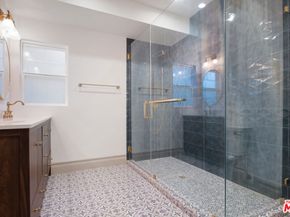 2180 W 31st Street, Los Angeles CA 90018