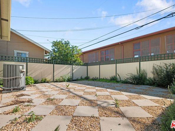 2180 W 31st Street, Los Angeles CA 90018