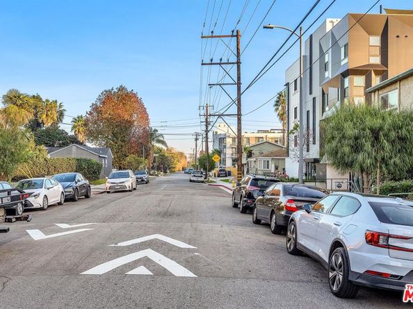 4361 Berryman Avenue 11, Los Angeles CA 90066