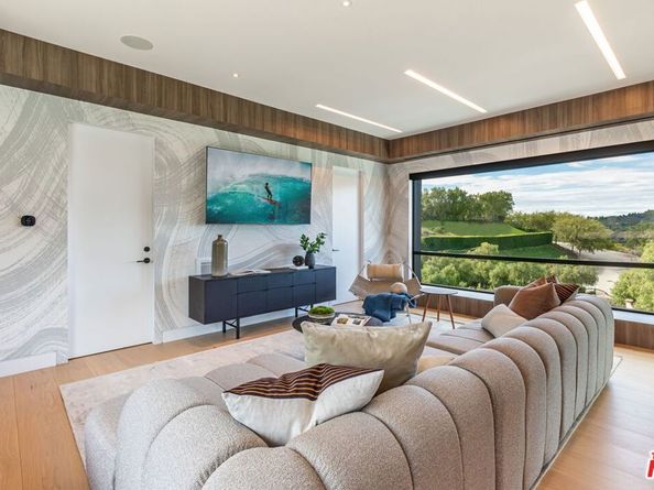 9455 Eden Drive, Beverly Hills CA 90210