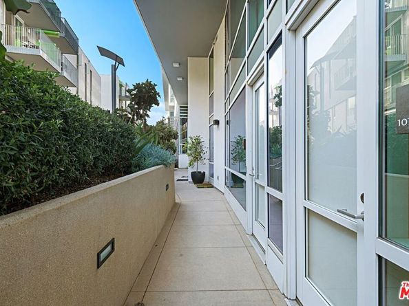 1705 Ocean Ave 107, Santa Monica CA 90401