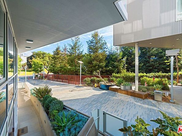 1705 Ocean Ave 107, Santa Monica CA 90401