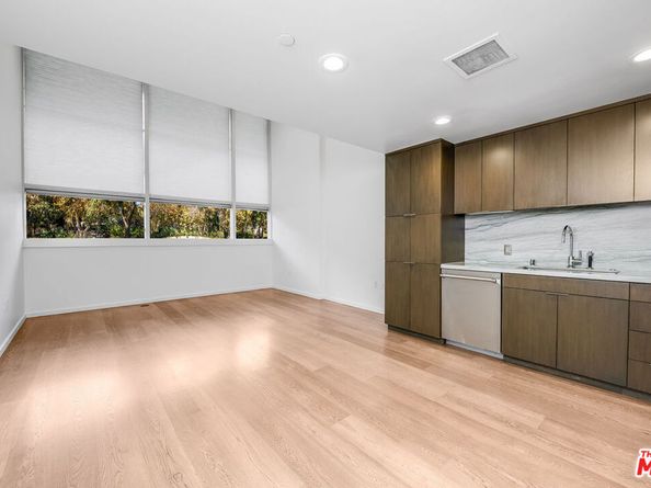 1705 Ocean Ave 107, Santa Monica CA 90401