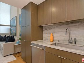 1705 Ocean Ave 107, Santa Monica CA 90401