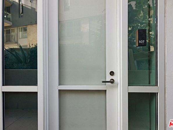 1705 Ocean Ave 107, Santa Monica CA 90401