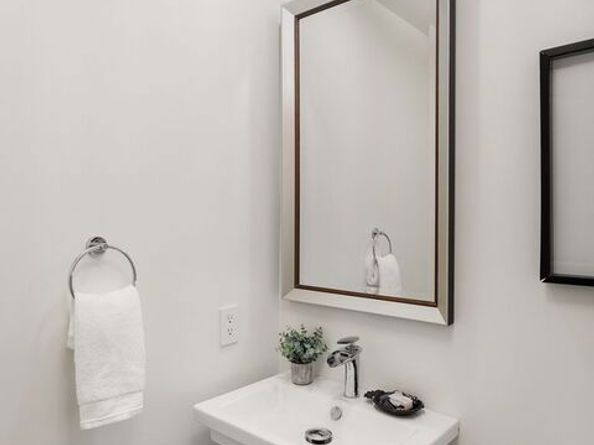 1311 Centinela Avenue 3, Santa Monica CA 90404