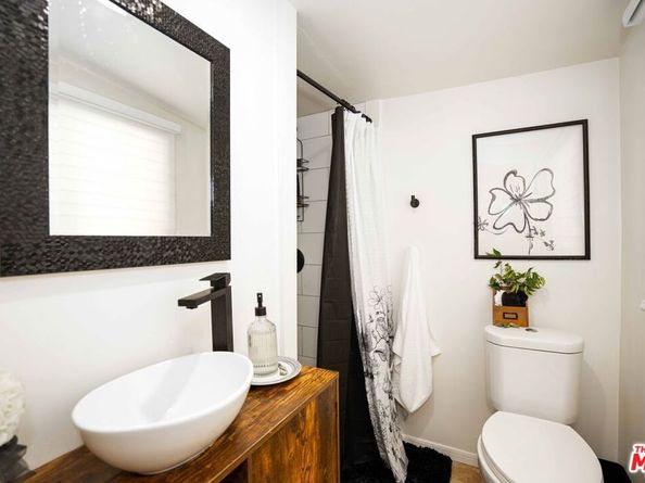 1277 W West Boulevard, Los Angeles CA 90019