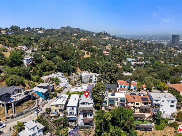 3006 Vista Crest Drive, Los Angeles CA 90068