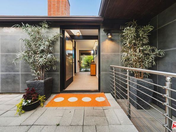 2718 Claray Drive, Los Angeles CA 90077