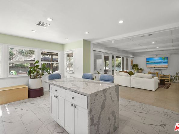 9747 Haines Canyon Avenue, Tujunga CA 91042