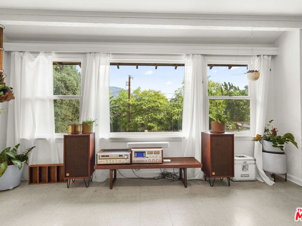 9747 Haines Canyon Avenue, Tujunga CA 91042