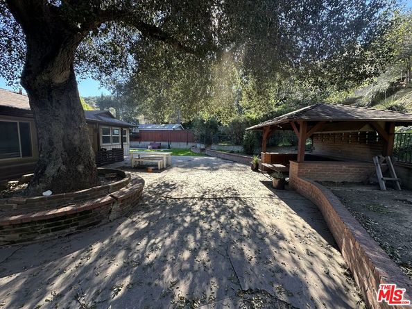 9747 Haines Canyon Avenue, Tujunga CA 91042