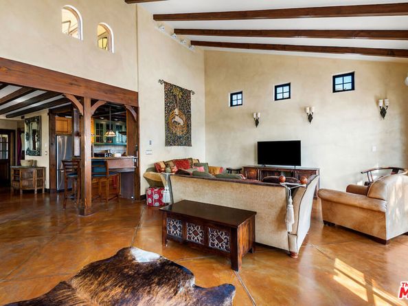 667 Santa Clara Avenue, Venice CA 90291