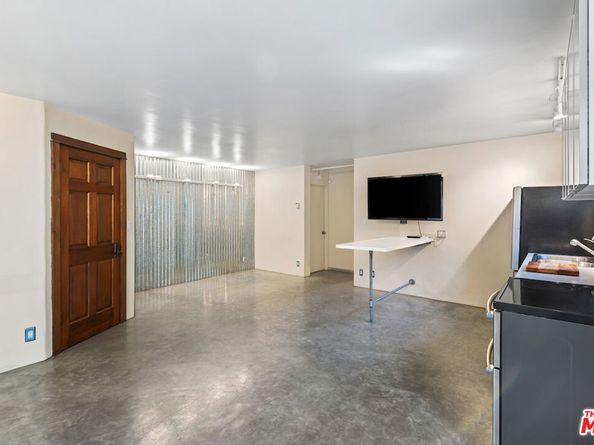 667 Santa Clara Avenue, Venice CA 90291