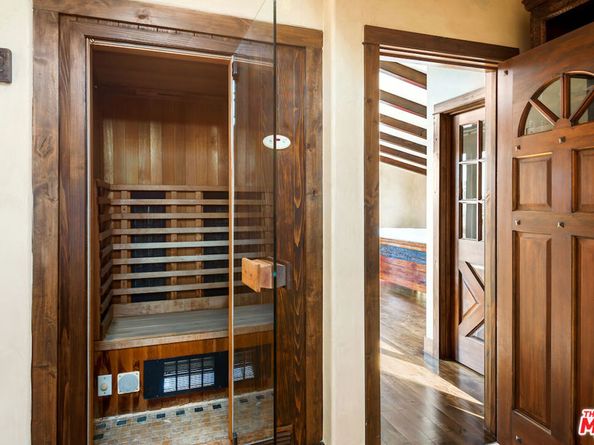 667 Santa Clara Avenue, Venice CA 90291