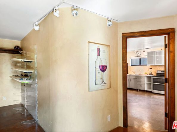 667 Santa Clara Avenue, Venice CA 90291