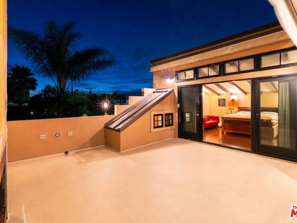 667 Santa Clara Avenue, Venice CA 90291