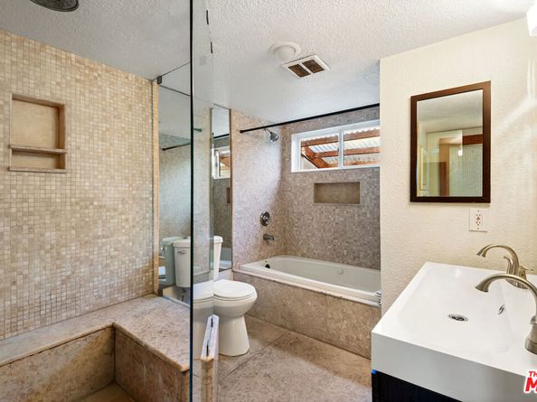 667 Santa Clara Avenue, Venice CA 90291