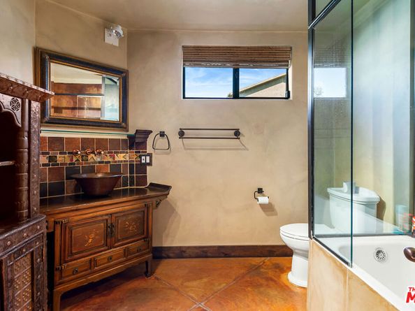 667 Santa Clara Avenue, Venice CA 90291