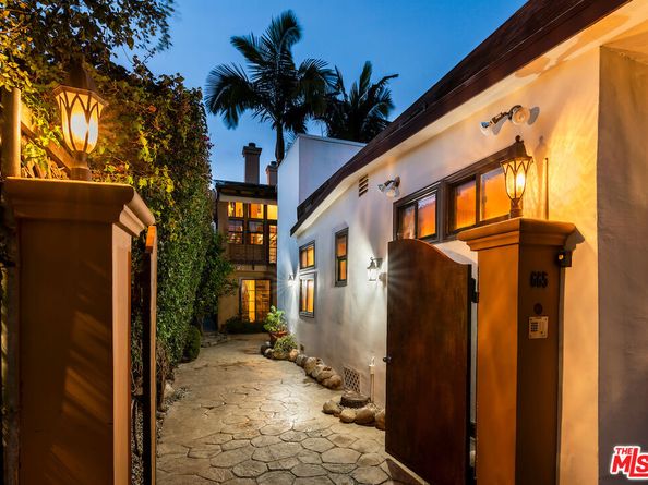 667 Santa Clara Avenue, Venice CA 90291