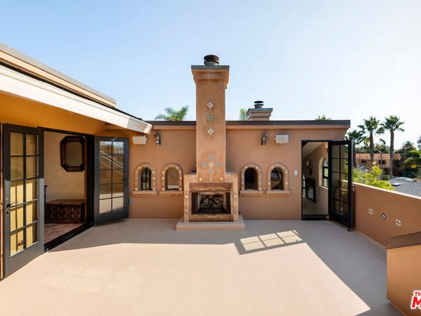 667 Santa Clara Avenue, Venice CA 90291