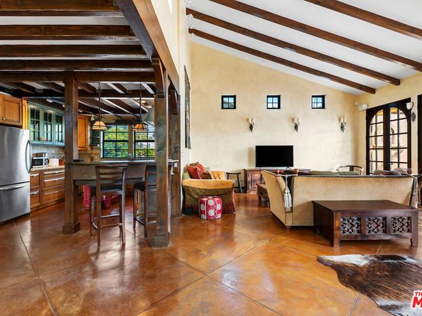 667 Santa Clara Avenue, Venice CA 90291