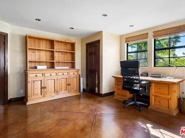 667 Santa Clara Avenue, Venice CA 90291