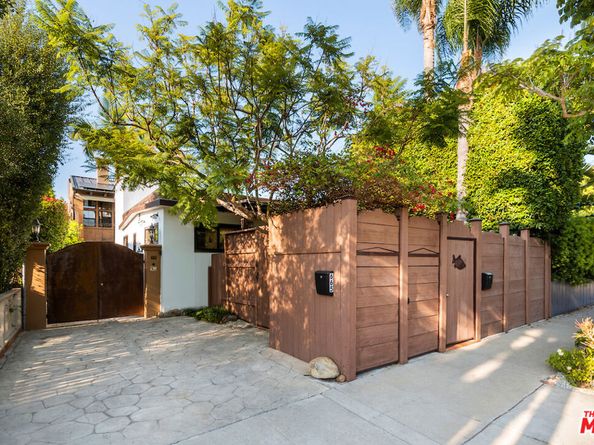 667 Santa Clara Avenue, Venice CA 90291