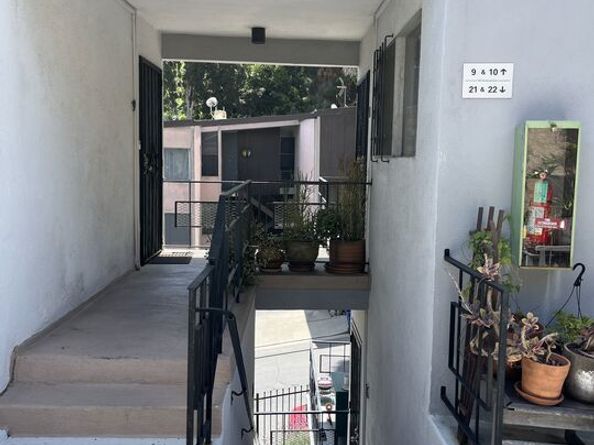 4431 Don Ricardo Drive 10, Los Angeles CA 90008