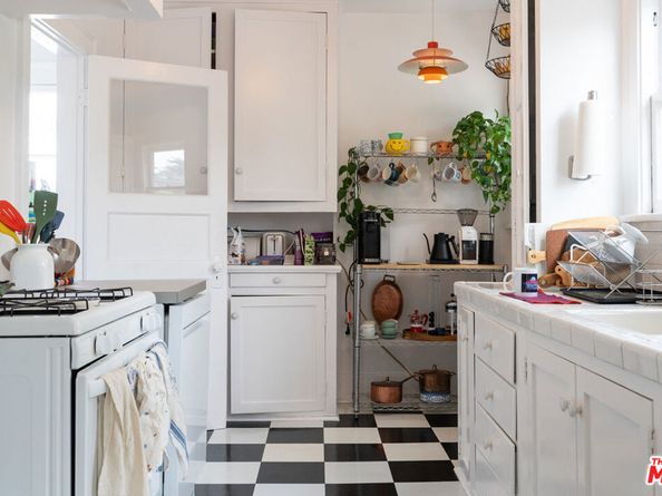 253 N Irving Boulevard, Los Angeles CA 90004