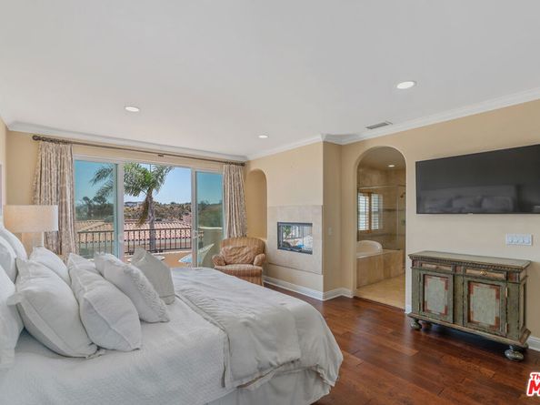 23963 De Ville Way, Malibu CA 90265