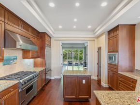 23963 De Ville Way, Malibu CA 90265