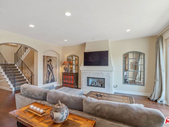 23963 De Ville Way, Malibu CA 90265