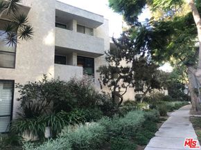 8400 De Longpre Avenue 104, West Hollywood CA 90069