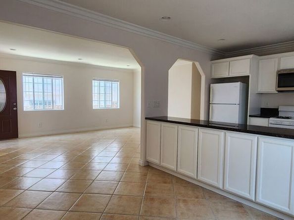 1873 W Jefferson Boulevard, Los Angeles CA 90018