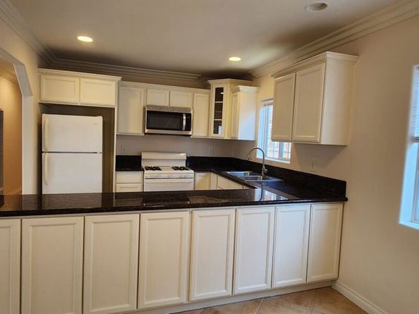 1873 W Jefferson Boulevard, Los Angeles CA 90018