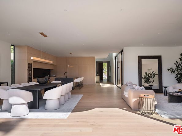 4939 Petit Avenue, Encino CA 91436
