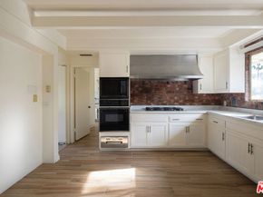 10985 Bellagio Road, Los Angeles CA 90077