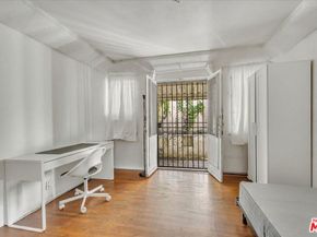 7508 Rosewood Avenue, Los Angeles CA 90036