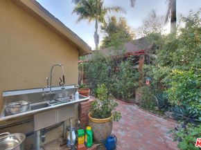 305 W Ellis Avenue, Inglewood CA 90302