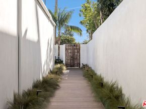 913 Milwood Avenue, Venice CA 90291